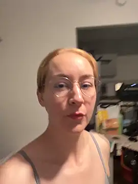 Snapshot of ketarisenup chatting on September 22, 2:24 am ketarisenup online show from September 22, 2:24 am