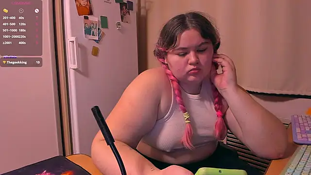 Freakcute  online show from December 19, 2:13 pm