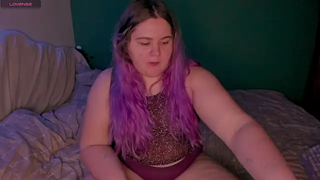 Freakcute  online show from February 4, 9:31 pm