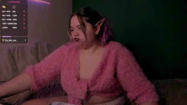 Freakcute  online show from February 6, 6:02 pm