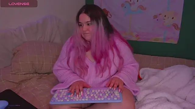 Freakcute  online show from February 26, 10:31 pm