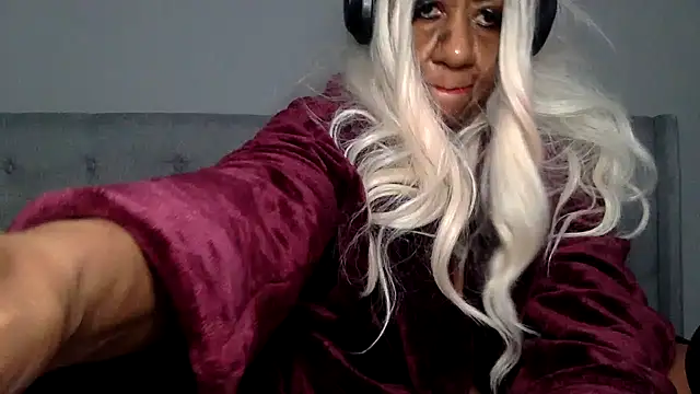 BreanaDivine online show from December 19, 3:30 pm