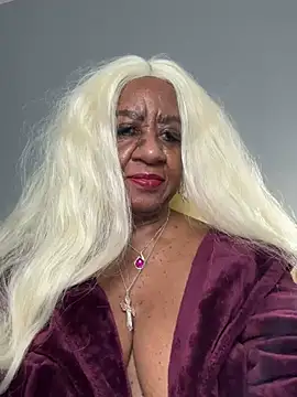 BreanaDivine online show from February 17, 9:19 pm