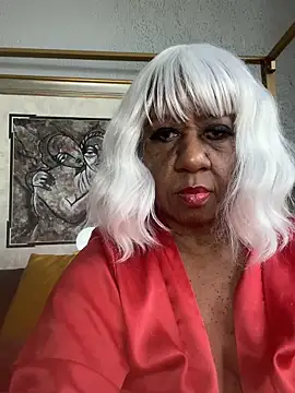Snapshot of BreanaDivine chatting on April 26, 8:39 pm BreanaDivine online show from April 26, 8:39 pm
