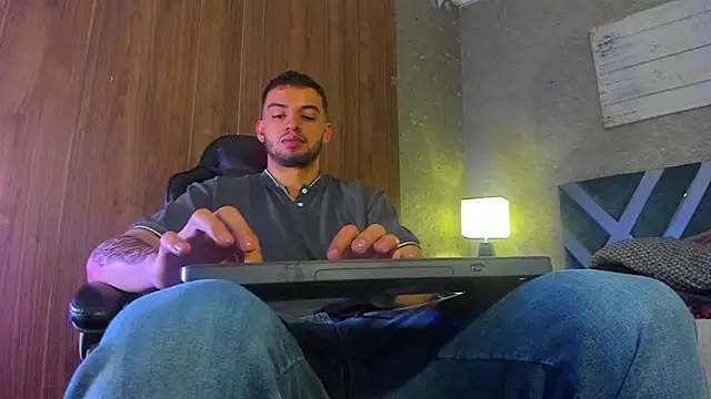 Michael magno online show from December 29, 4:40 pm