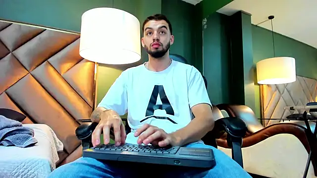 Michael magno online show from October 16, 8:43 pm