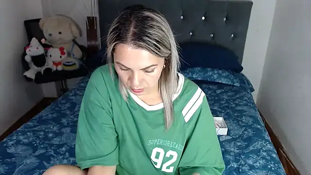 Chantal hott online show from March 4, 8:04 pm