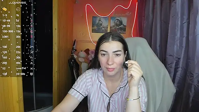 Snapshot of Fiery_Brunette_ chatting on March 3, 4:14 am Fiery Brunette online show from March 3, 4:14 am