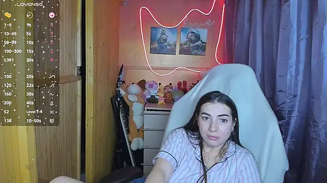 Snapshot of Fiery_Brunette_ chatting on March 4, 8:24 am Fiery Brunette online show from March 4, 8:24 am