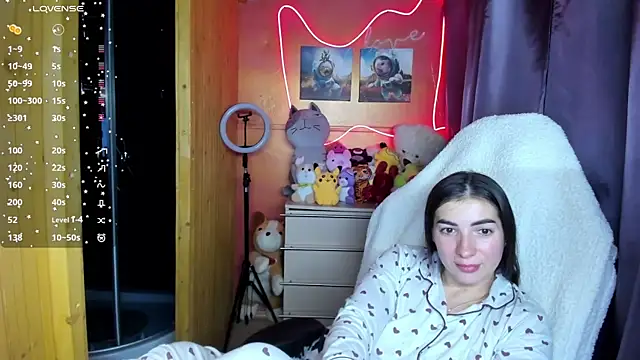 Snapshot of Fiery_Brunette_ chatting on October 10, 5:50 am Fiery Brunette online show from October 10, 5:50 am