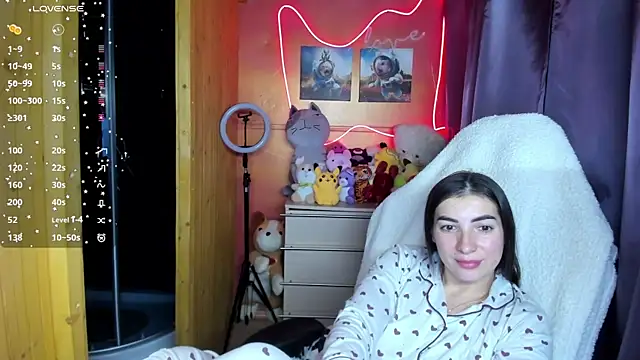 Fiery Brunette  online show from November 7, 6:30 pm