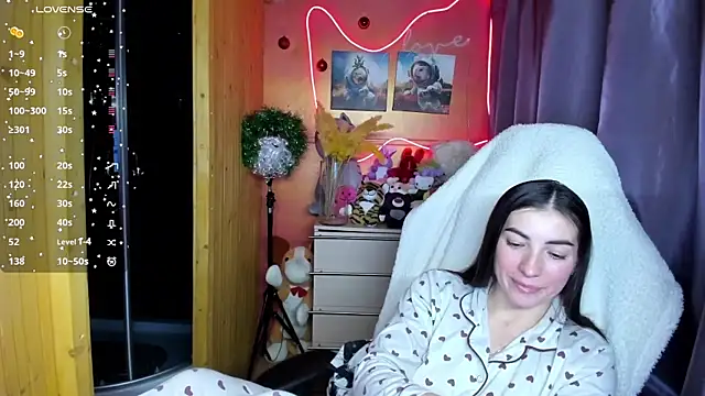 Fiery Brunette  online show from December 22, 1:52 pm