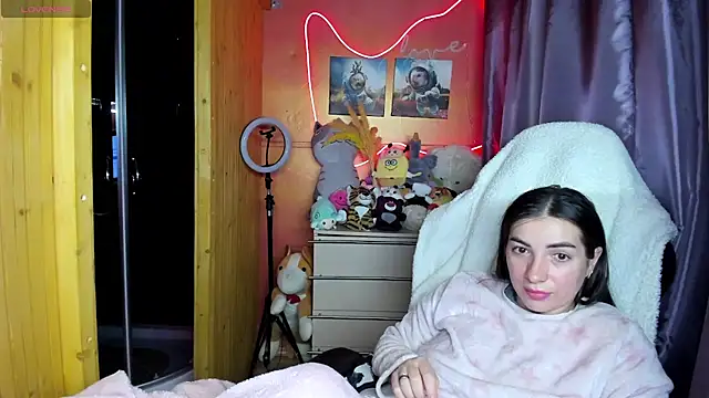 Fiery Brunette  online show from March 2, 2:47 am