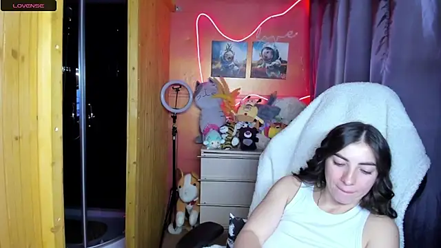 Fiery Brunette  online show from May 25, 12:11 pm