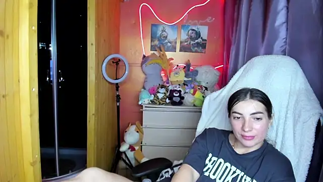 Snapshot of Fiery_Brunette_ chatting on June 18, 12:31 pm Fiery Brunette online show from June 18, 12:31 pm