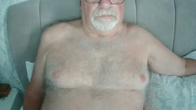 Snapshot of easyman4u2 chatting on June 29, 4:52 am easyman4u2 online show from June 29, 4:52 am