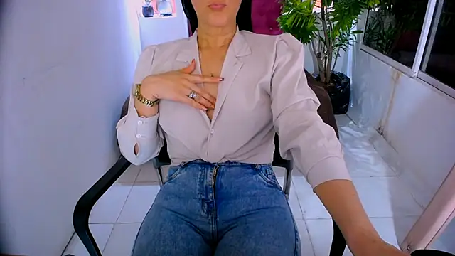 BitterMomXxx online show from September 15, 1:22 pm