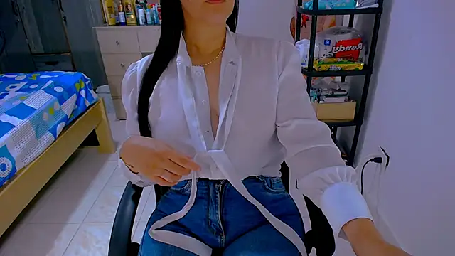 Snapshot of BitterMomXxx chatting on April 29, 4:00 pm BitterMomXxx online show from April 29, 4:00 pm