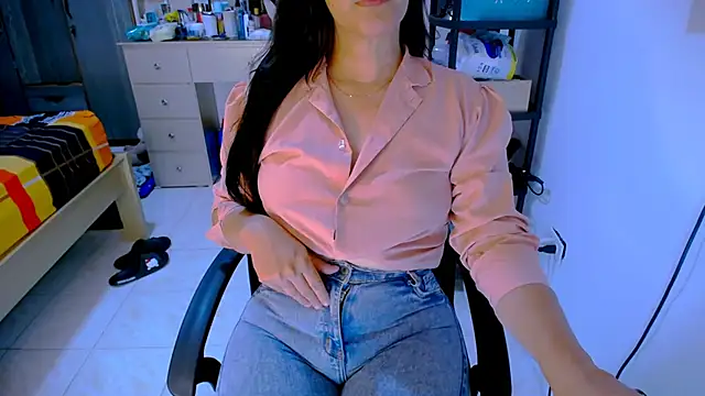 Snapshot of BitterMomXxx chatting on May 31, 4:31 am BitterMomXxx online show from May 31, 4:31 am