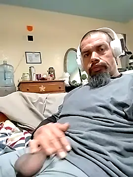 Snapshot of playtyme420691 chatting on February 22, 2:17 am playtyme420691 online show from February 22, 2:17 am