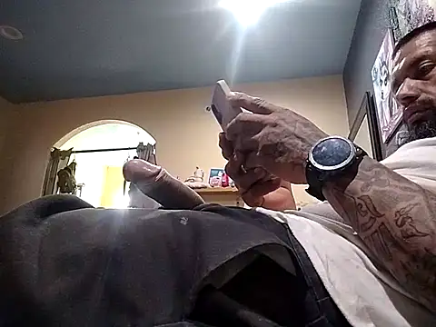 Snapshot of playtyme420691 chatting on March 12, 1:25 am playtyme420691 online show from March 12, 1:25 am