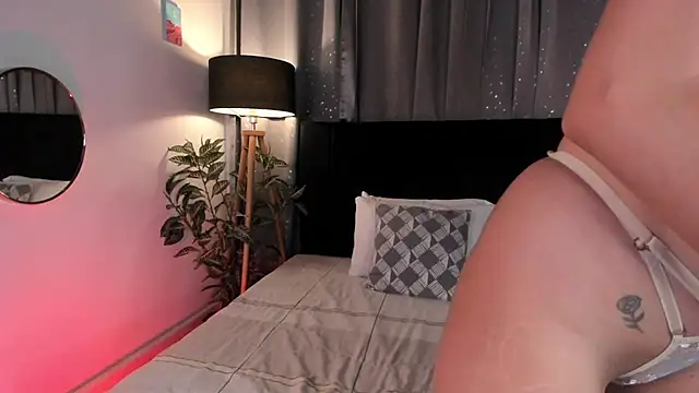 Lauren-Rosse online show from February 1, 8:37 pm