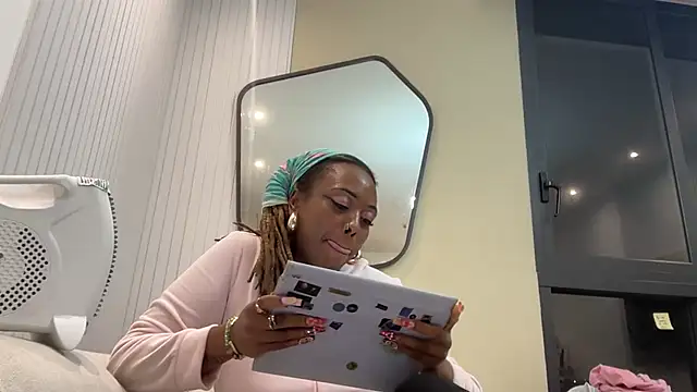 ChocolateCakeQueen online show from February 19, 12:25 am