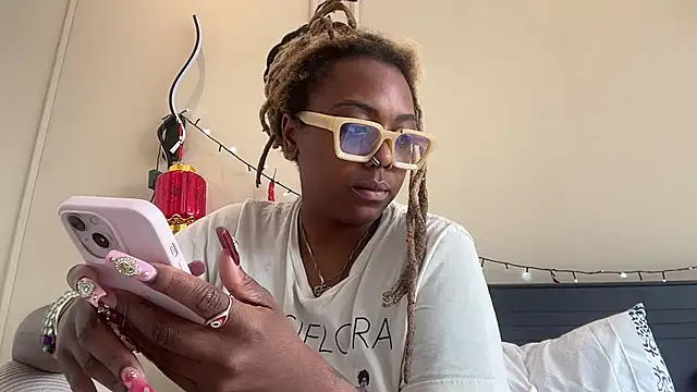 ChocolateCakeQueen online show from February 22, 8:31 pm