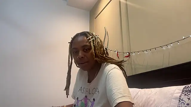 ChocolateCakeQueen online show from March 16, 4:09 am