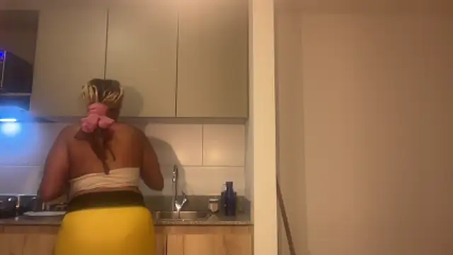 ChocolateCakeQueen online show from December 17, 1:00 am