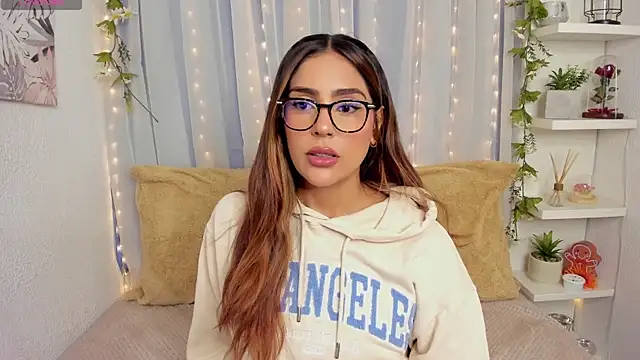 HazzelGray online show from April 19, 2:27 pm