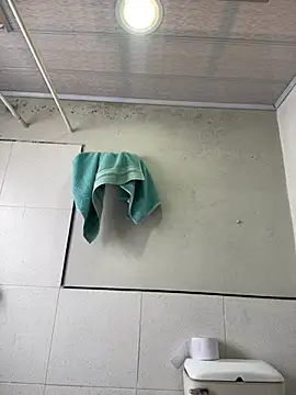 hannahb-e online show from January 24, 6:04 pm