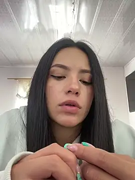 hannahb-e online show from February 1, 4:44 pm