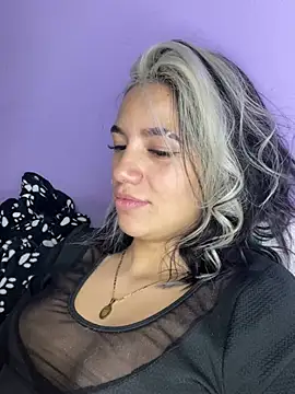 hannahb-e online show from March 8, 12:11 am