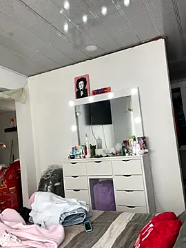 hannahb-e online show from September 12, 4:07 pm