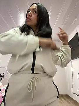 hannahb-e online show from February 9, 10:03 pm