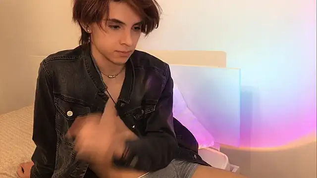 Snapshot of k0sta_ chatting on December 13, 10:13 pm k0sta  online show from December 13, 10:13 pm