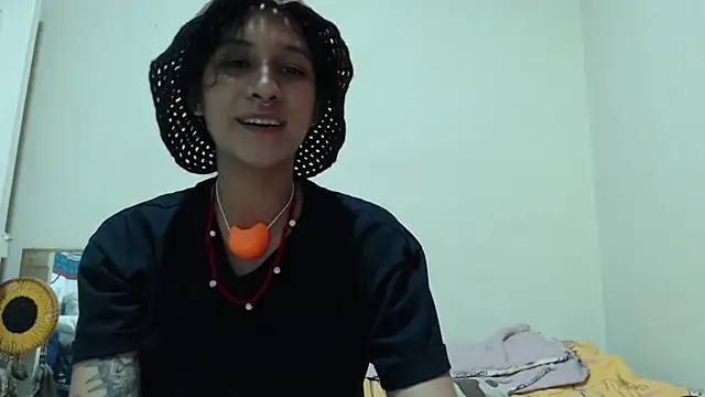 Snapshot of AlinaWoolf_ chatting on June 25, 3:06 am AlinaWoolf online show from June 25, 3:06 am