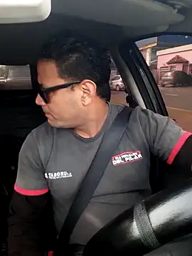 Snapshot of hecwil8 chatting on October 28, 11:47 am hecwil8 online show from October 28, 11:47 am