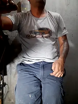 Snapshot of hecwil8 chatting on May 5, 12:57 pm hecwil8 online show from May 5, 12:57 pm