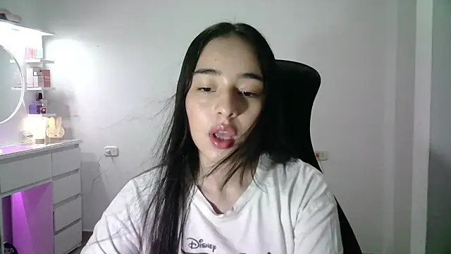 Snapshot of aineangeel chatting on November 6, 12:44 am aineangeel online show from November 6, 12:44 am