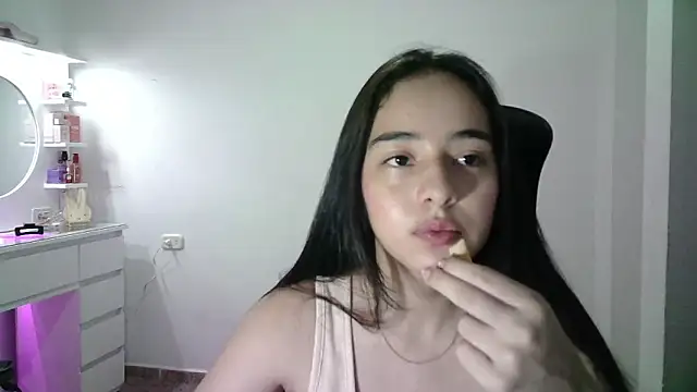 Snapshot of aineangeel chatting on November 8, 12:33 am aineangeel online show from November 8, 12:33 am