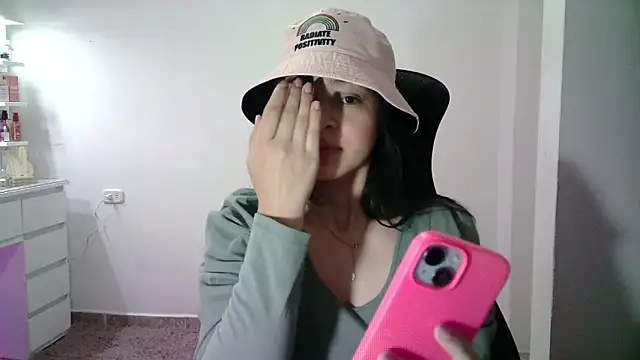 Snapshot of aineangeel chatting on November 8, 7:01 pm aineangeel online show from November 8, 7:01 pm