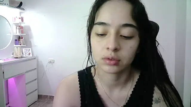 Snapshot of aineangeel chatting on February 9, 11:42 pm aineangeel online show from February 9, 11:42 pm