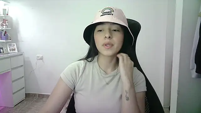 Snapshot of aineangeel chatting on April 6, 11:49 pm aineangeel online show from April 6, 11:49 pm