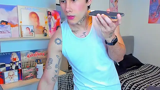 Snapshot of JayHotxxx chatting on May 19, 1:00 am JayHotxxx online show from May 19, 1:00 am