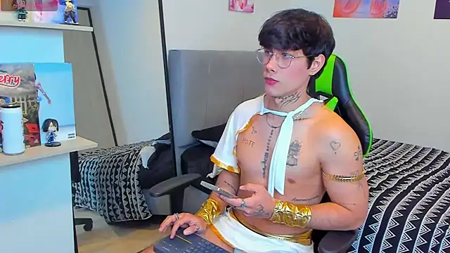 Snapshot of JayHotxxx chatting on May 22, 1:46 am JayHotxxx online show from May 22, 1:46 am