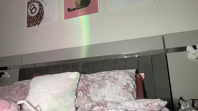 petitebeauty online show from April 5, 9:01 pm