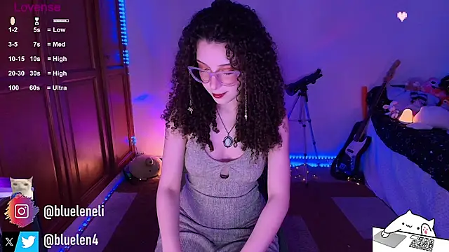 Snapshot of bluelen chatting on May 8, 8:41 am bluelen online show from May 8, 8:41 am