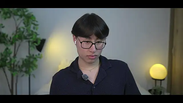 Snapshot of SrLuis18 chatting on February 21, 7:04 pm SrLuis18 online show from February 21, 7:04 pm